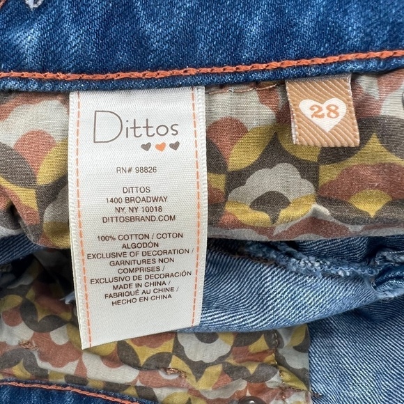 Dittos Mid-Rise Destructed Cut-Off Jean Shorts Size 28 Women’s - Picture 4 of 7